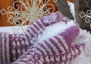 Snow Flurry Mittens Knit Pattern by Cynthia Levy (Redtiger)