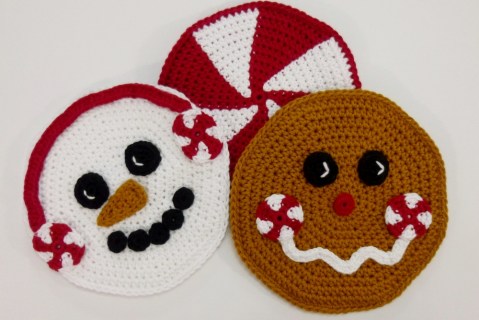 Peppermint Pals Hot Pad Set from http://www.ilikecrochet.com/issues/december-2014/?mqsc=DAHOPBL111414