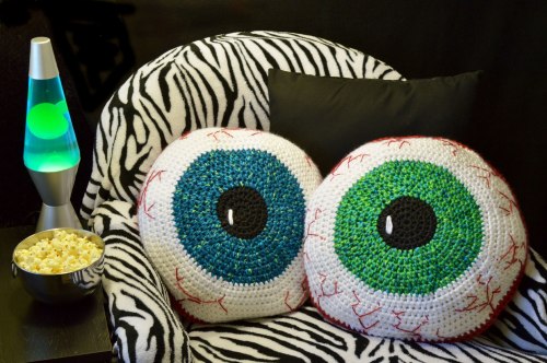 Crocheted eyeball pillow. Perfect pattern for teens and Halloween decorating.