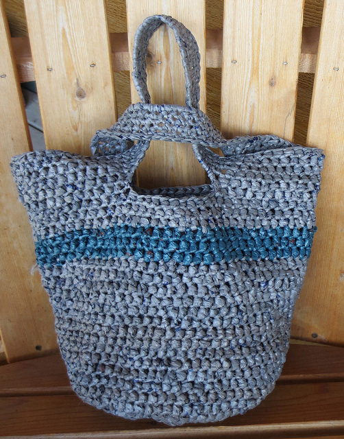 Japanese Knot Plarn Tote bag.  Crochet pattern by Cindy, aka RecycleCindy. 
