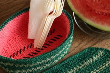 Farmstand Watermelon Basket Crochet Pattern by Darleen Hopkins August 2016 Photo by ILikeCrochet.com #CbyDH