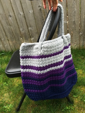 Modern Tote bag crocheted by Erika, crochet pattern by Darleen Hopkins #CbyDH