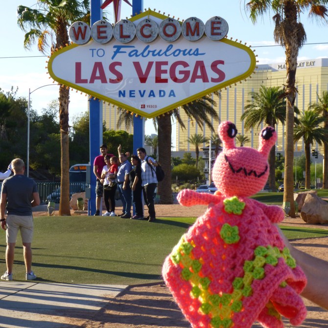 annie-the-alien-in-las-vegas
