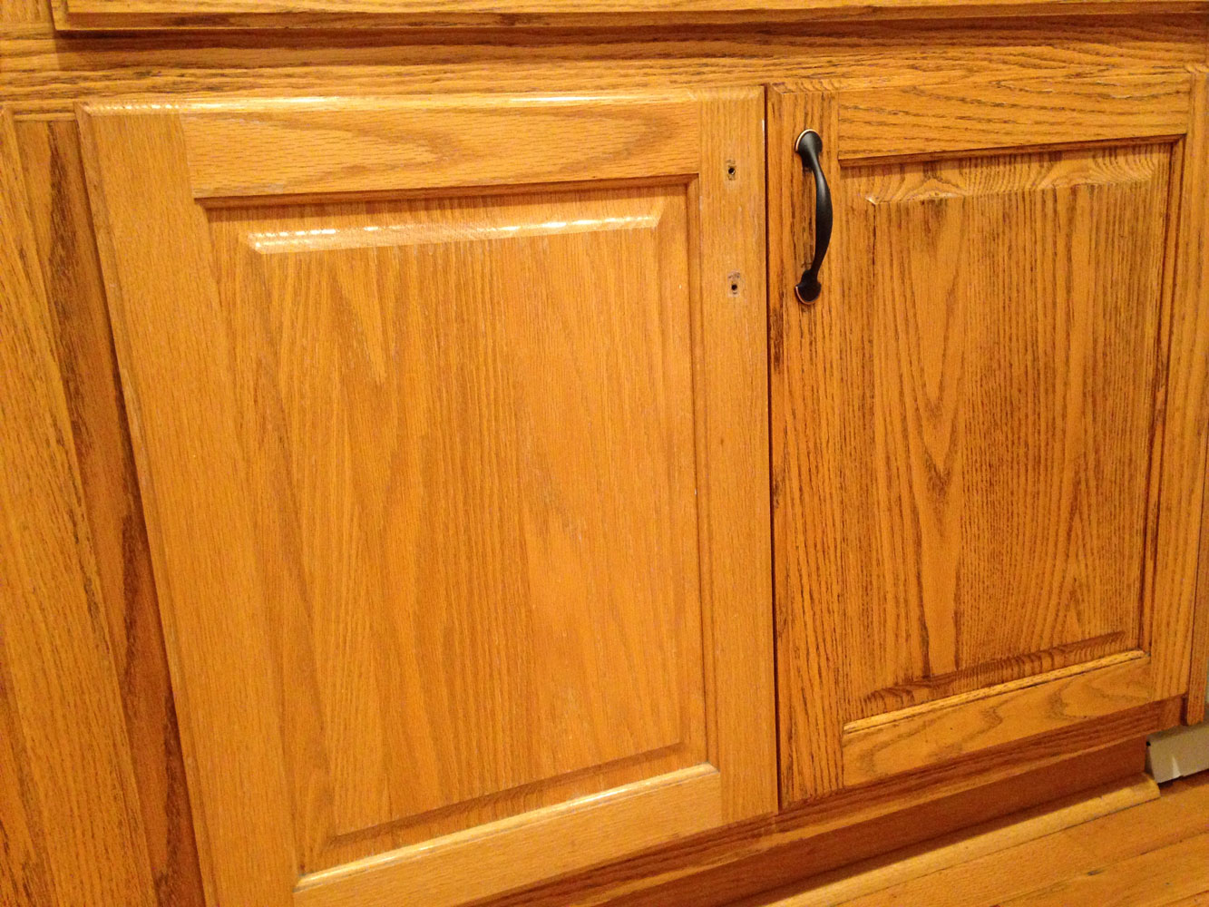 using Briwax to darken and refinish oak cabinets